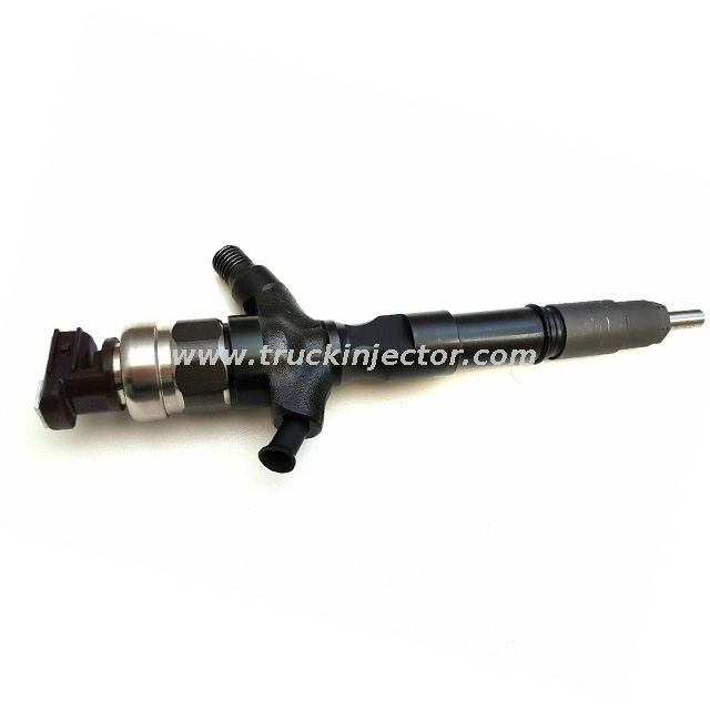 Denso Hot Sale Diesel Injector Fuel Injector 23670-30280 2367030280 Nozzle Toyota Hilux Prado 1KD-FTV 2KD-FTV Engine