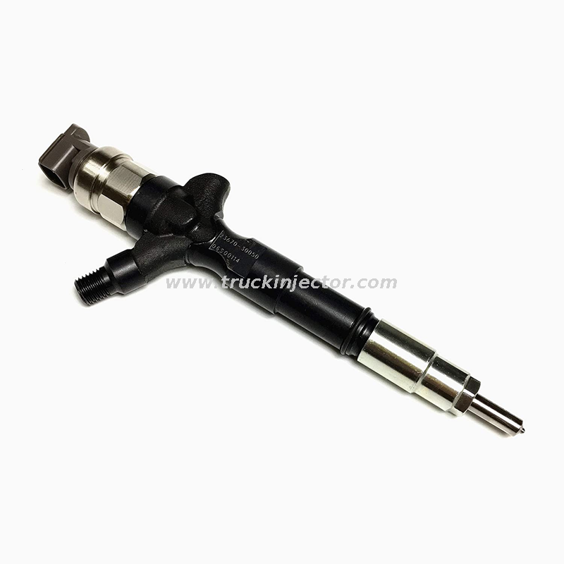 Hot Selling Injector Denso Genuine Fuel Injector 095000-5881 0950005881 Denso Nozzle Toyota Hiace Hilux 2KD Diesel Engine Parts