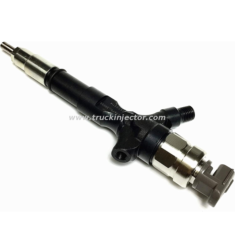 Hot Selling Injector Denso Genuine Fuel Injector 095000-5881 0950005881 Denso Nozzle Toyota Hiace Hilux 2KD Diesel Engine Parts