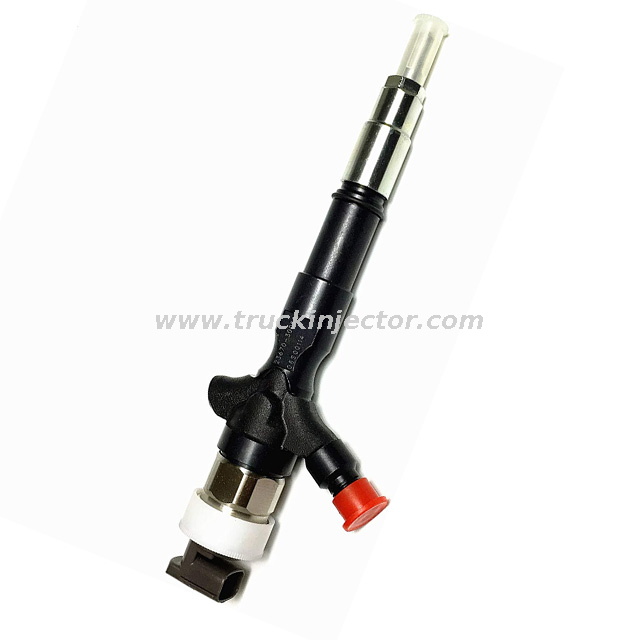 Hot Selling Injector Denso Genuine Fuel Injector 095000-5881 0950005881 Denso Nozzle Toyota Hiace Hilux 2KD Diesel Engine Parts