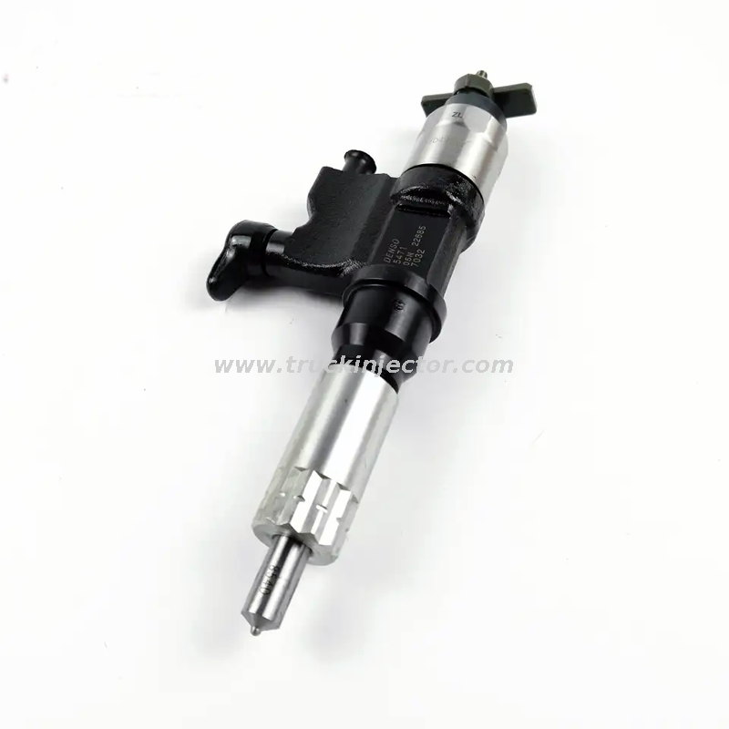 Hot Selling Denso Nozzle 095000-5471/095000-5474 Denso Fuel Injector Mitsubishi L200/ISUZU 4HK1 6HK1 Diesel Engine Parts